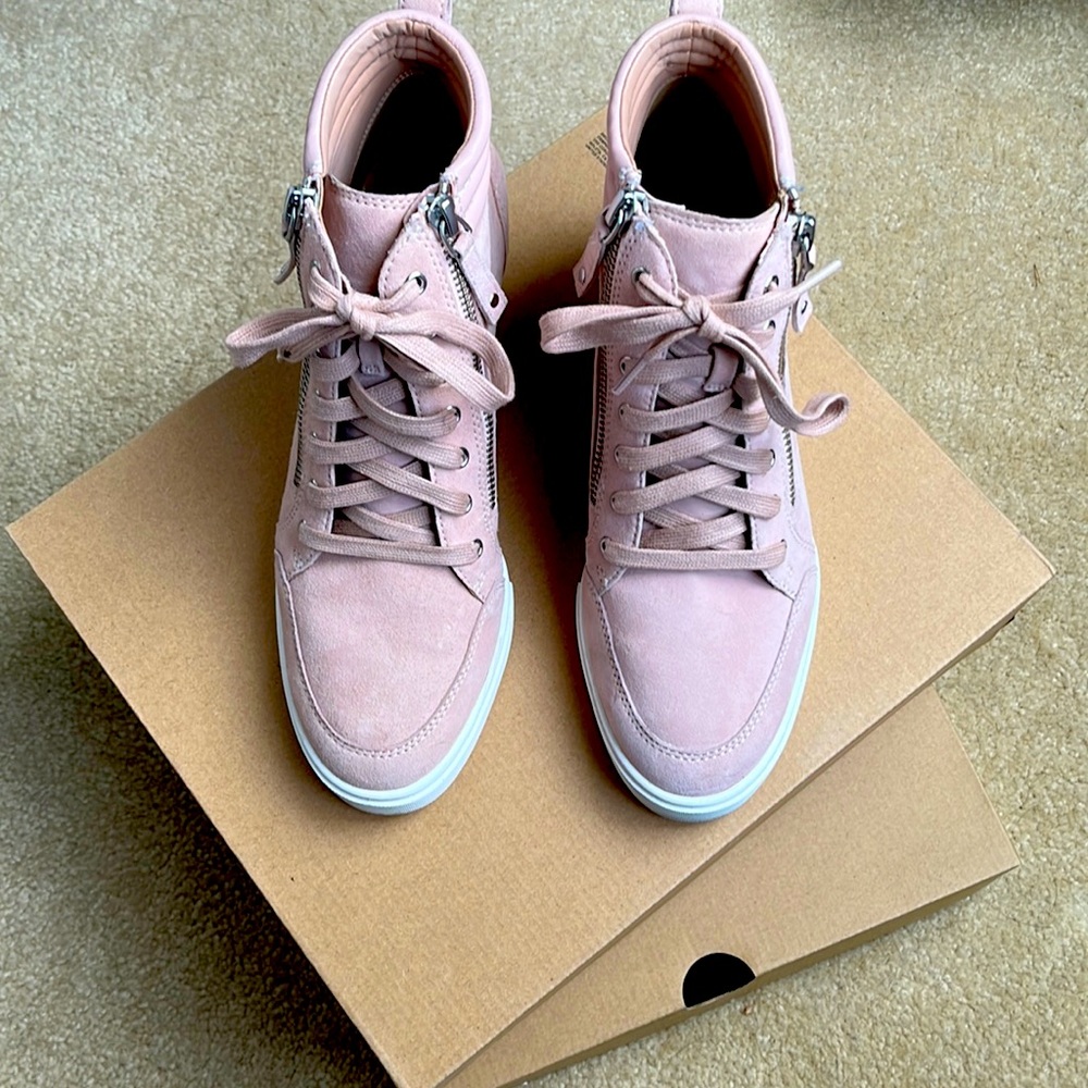 Like new, worn 1X, pale pink linea paolo high top wedge sneakers, size 7.5 w/box